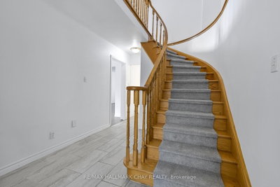 492 Britannia Avenue • Bradford West Gwillimbury, ON photo 4