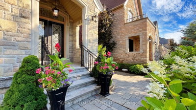 39 Lilly Valley Crescent • King, ON photo 3