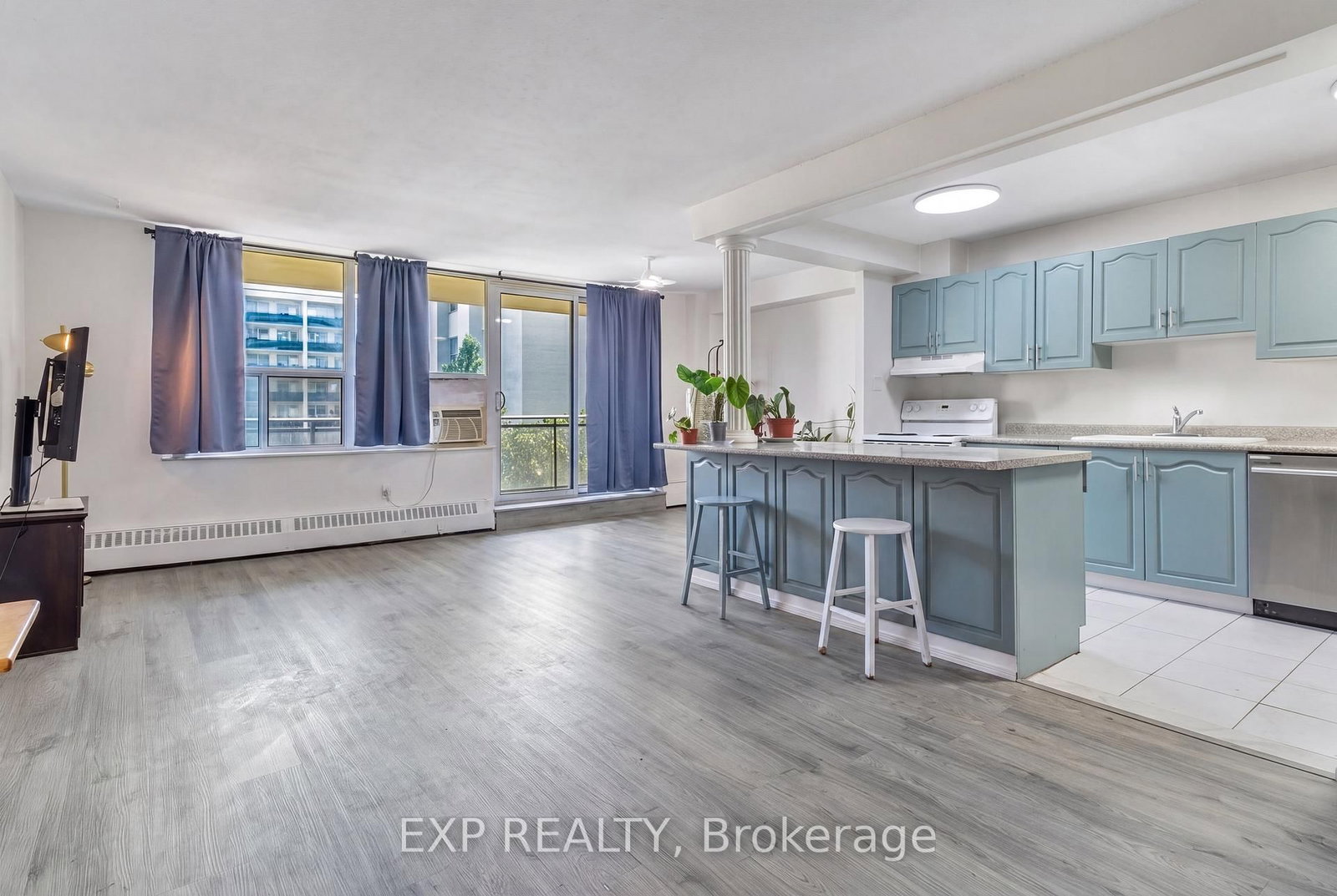 180 Dudley Avenue • Markham, ON photo 3