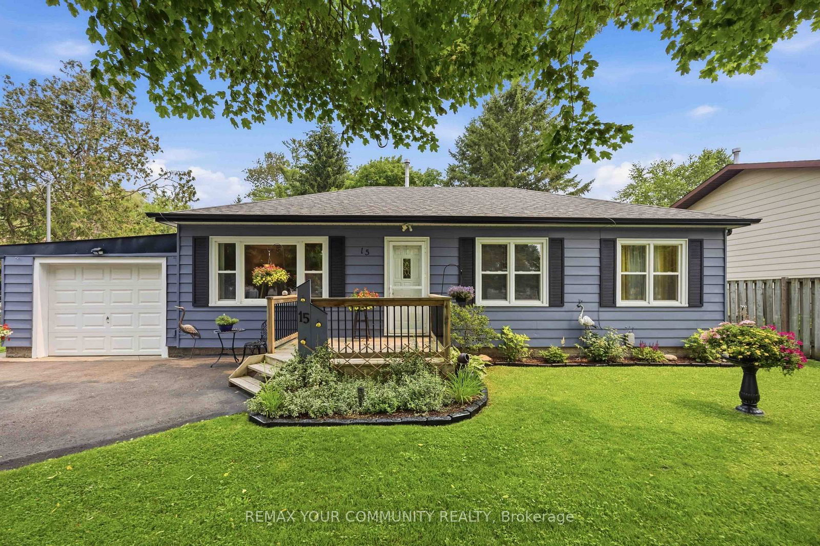 15 Georgina Street • Georgina, ON photo 1