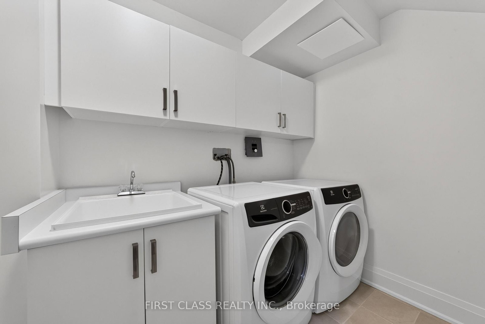8 Mildred Temple Way • Markham, ON photo 32