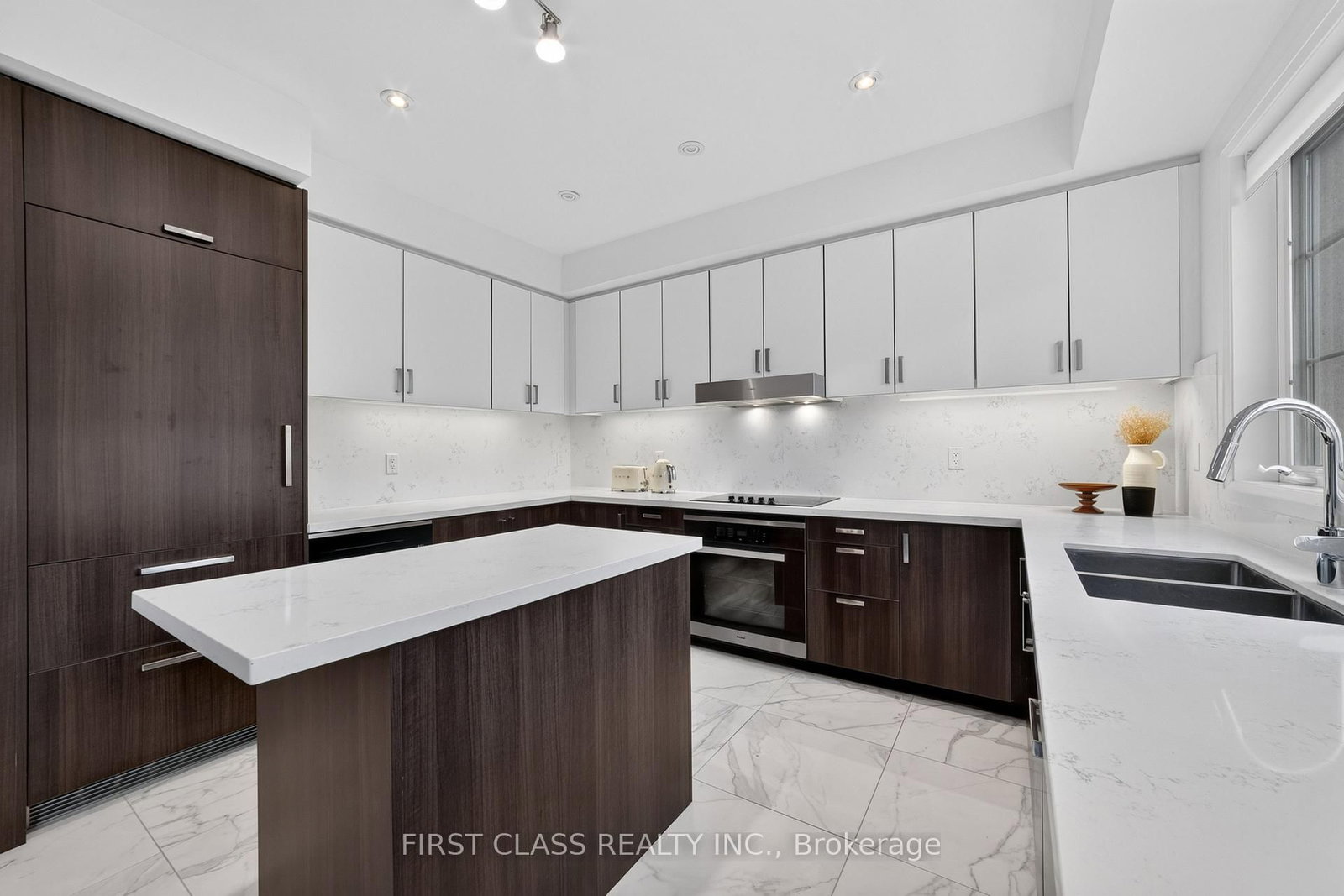 8 Mildred Temple Way • Markham, ON photo 9