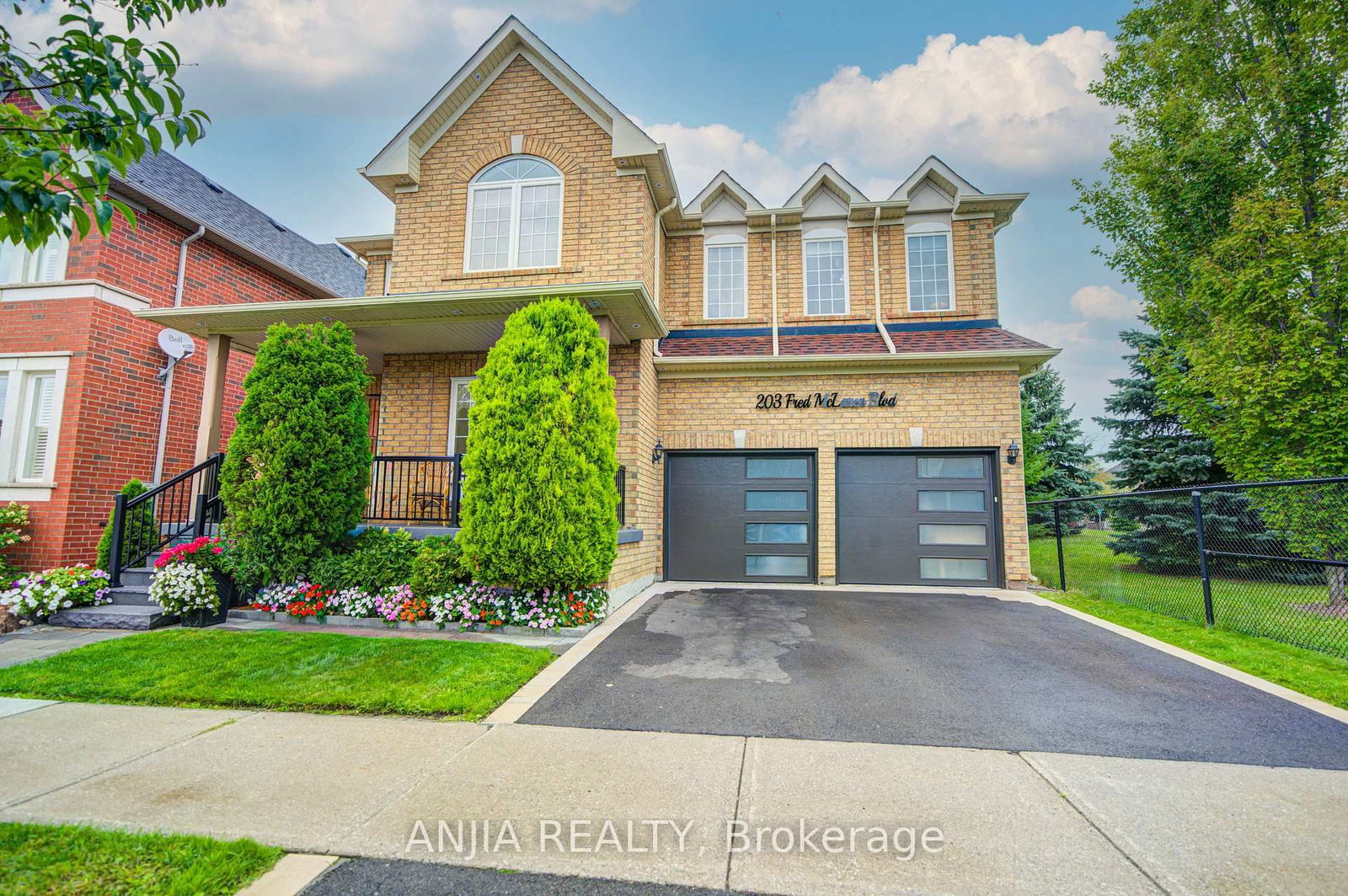 Detached House for sale at 203 Fred Mclaren Boulevard, Markham, Ontario, L6E 1H2 - Wismer - MLS: N13727060
