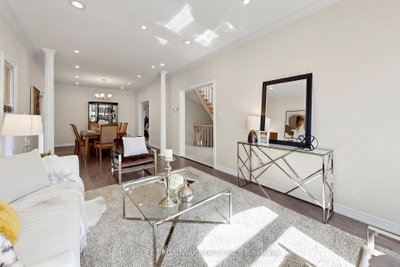 143 Village Gate Drive • Markham, ON photo 6