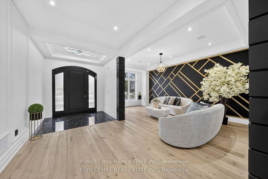 2019 Lilac Drive • Innisfil, ON photo 2