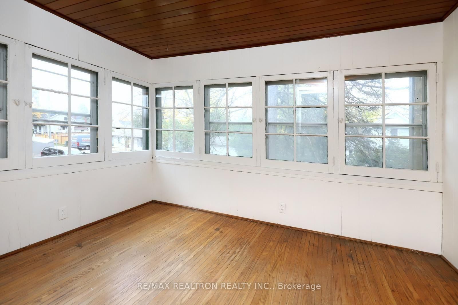 18-20 Reuben Street • Aurora, ON photo 11