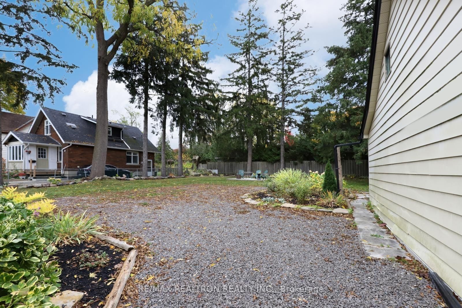18-20 Reuben Street • Aurora, ON photo 37