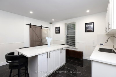 18-20 Reuben Street • Aurora, ON photo 6