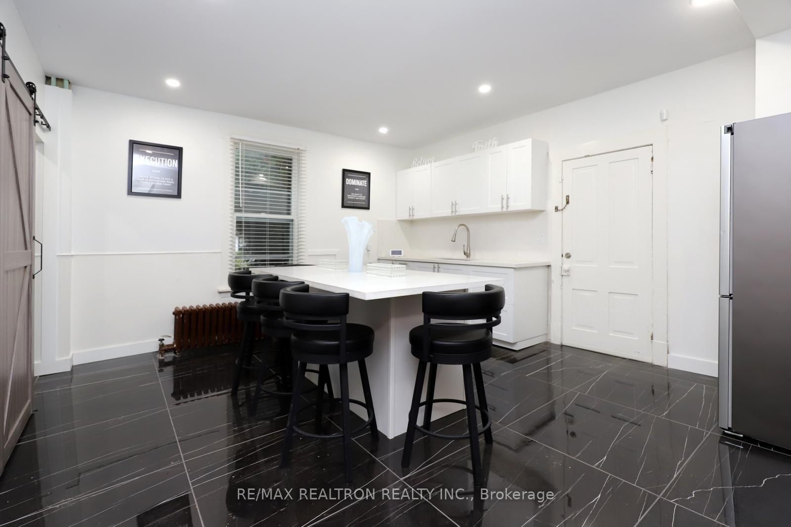 18-20 Reuben Street • Aurora, ON photo 8