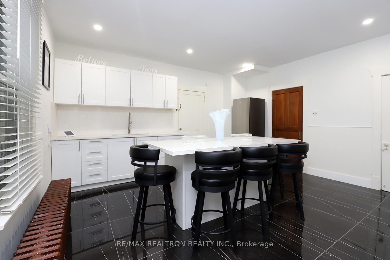 18-20 Reuben Street • Aurora, ON photo 9
