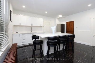 18-20 Reuben Street • Aurora, ON photo 9