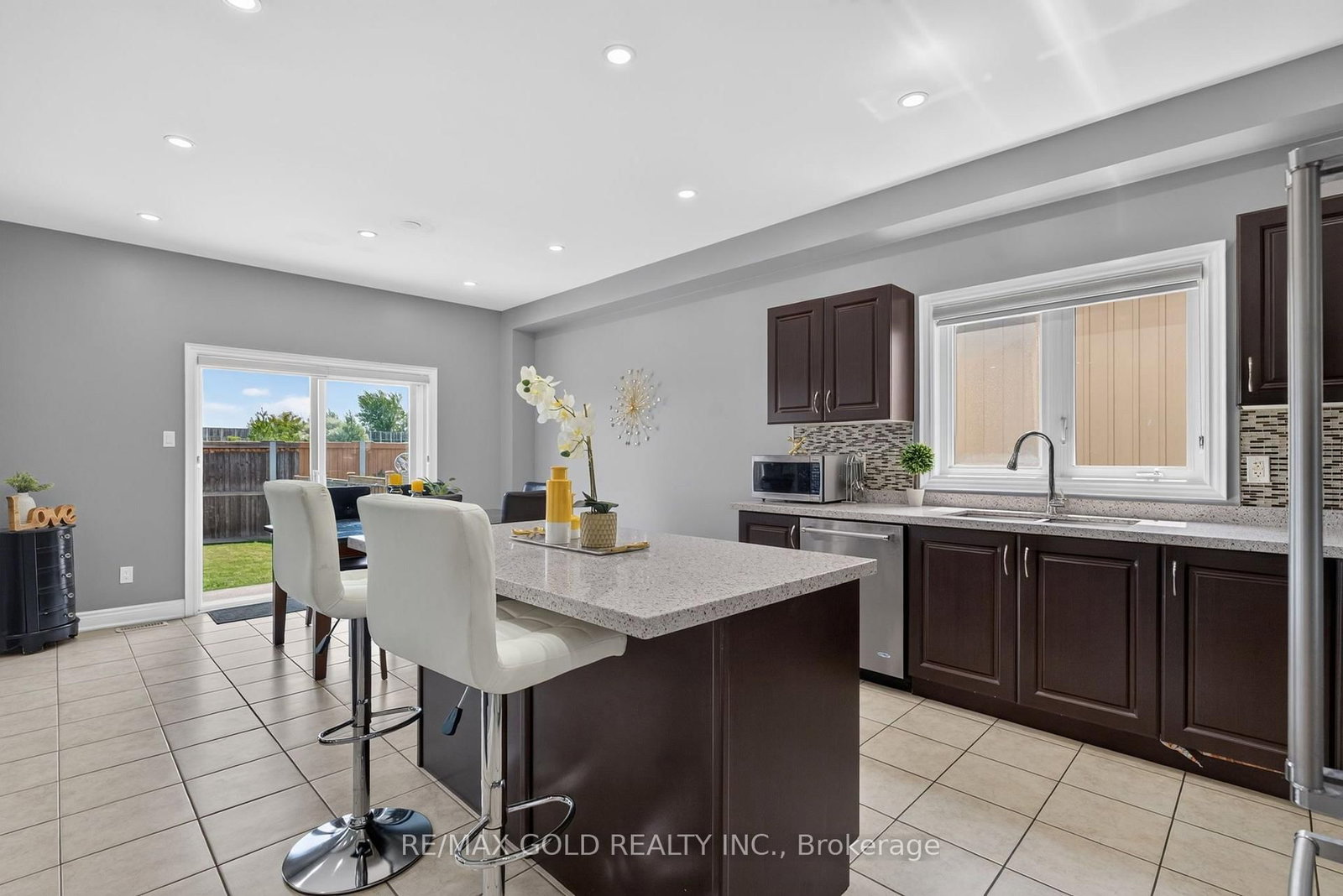 11 Jones Street • New Tecumseth, ON photo 12