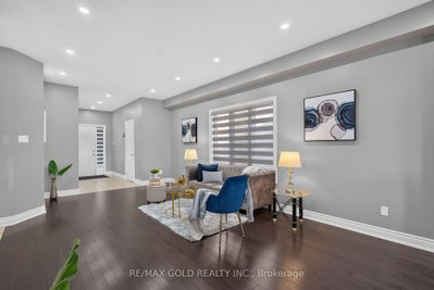11 Jones Street • New Tecumseth, ON photo 4
