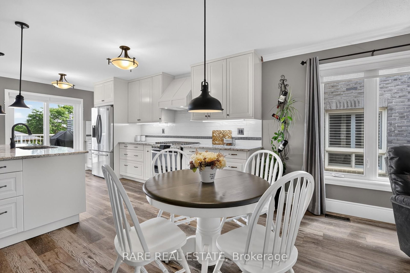 1929 Romina Court • Innisfil, ON photo 7