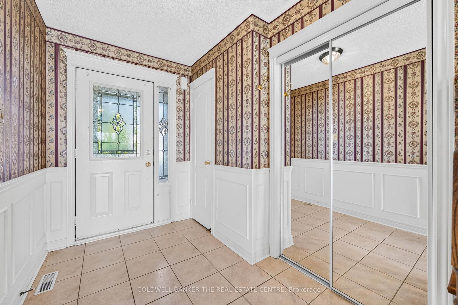 14 Milloy Place • Aurora, ON photo 3