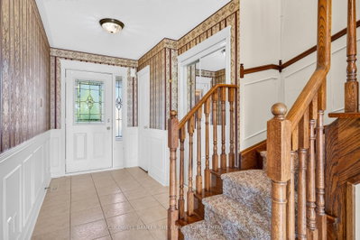 14 Milloy Place • Aurora, ON photo 6