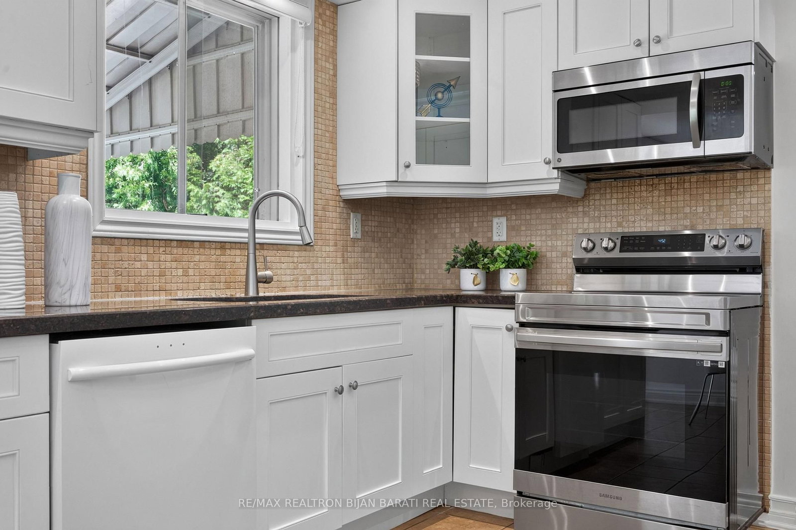 215 Grandview Avenue • Markham, ON photo 18