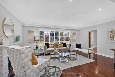 215 Grandview Avenue • Markham, ON photo 6
