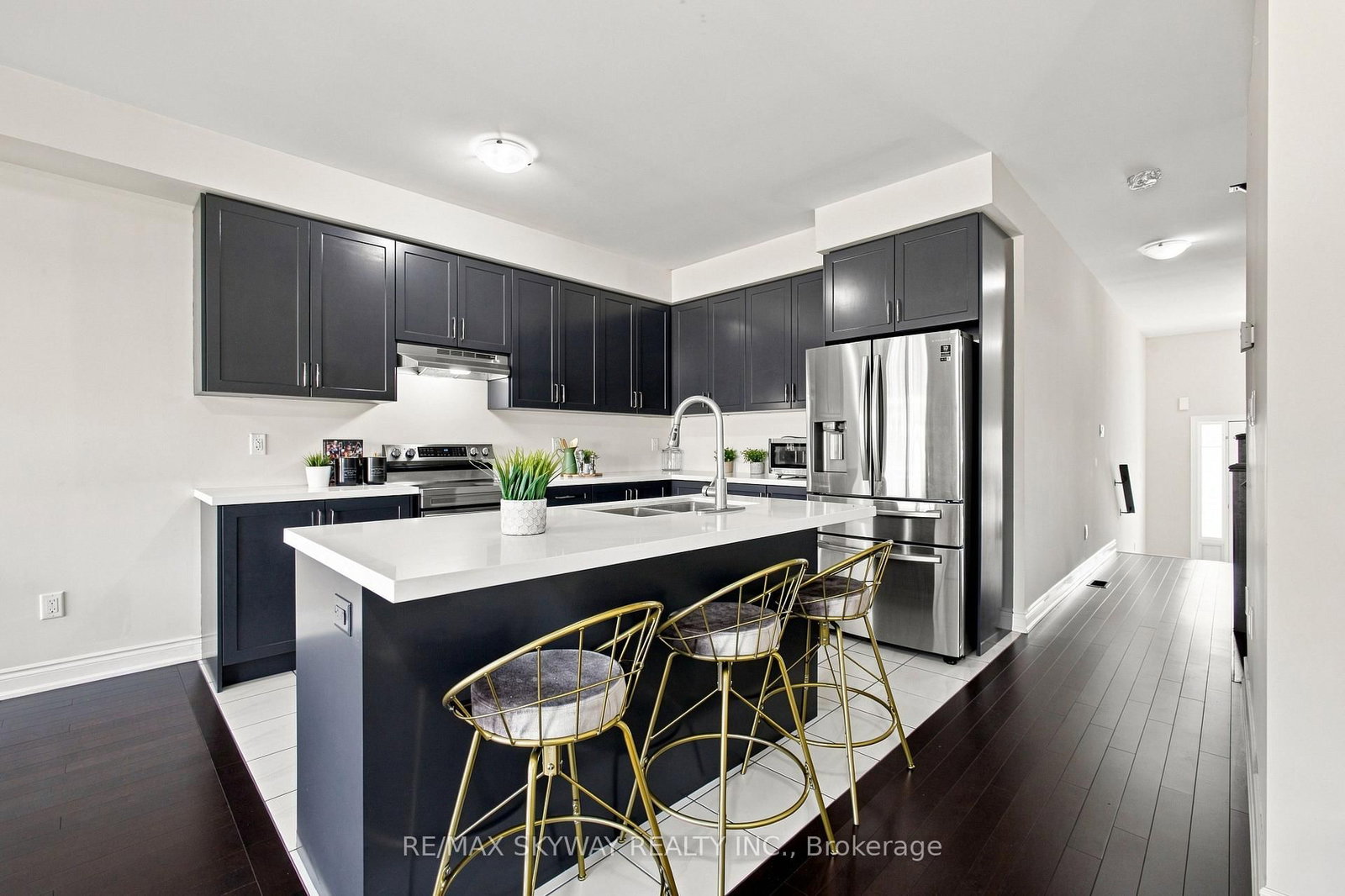 60 Lorne Thomas Place • New Tecumseth, ON photo 13