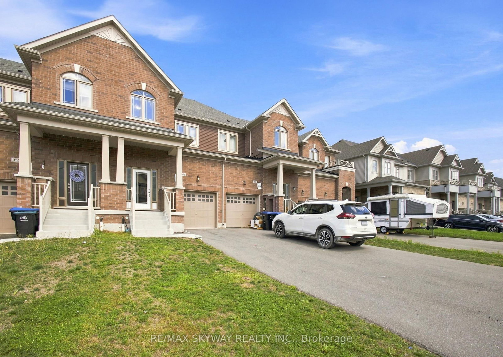 60 Lorne Thomas Place • New Tecumseth, ON photo 3