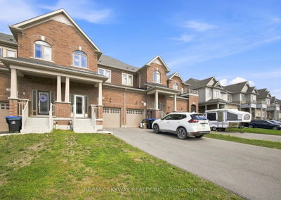 60 Lorne Thomas Place • New Tecumseth, ON photo 3