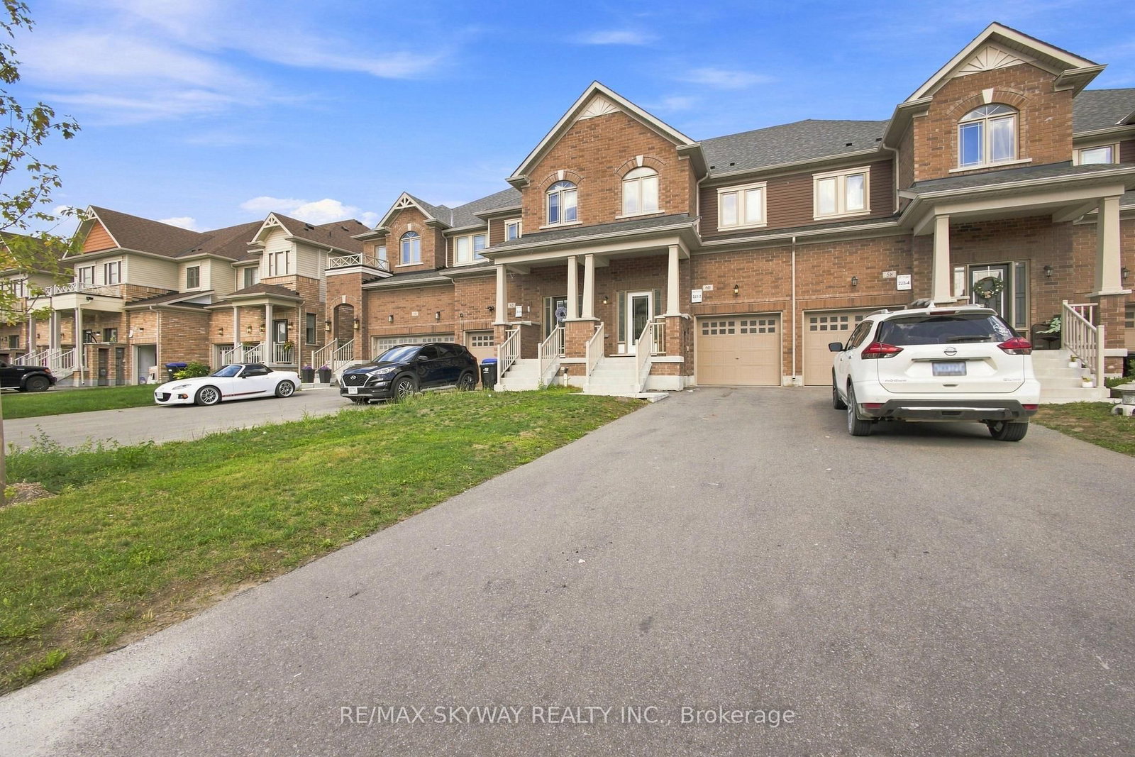 60 Lorne Thomas Place • New Tecumseth, ON photo 6