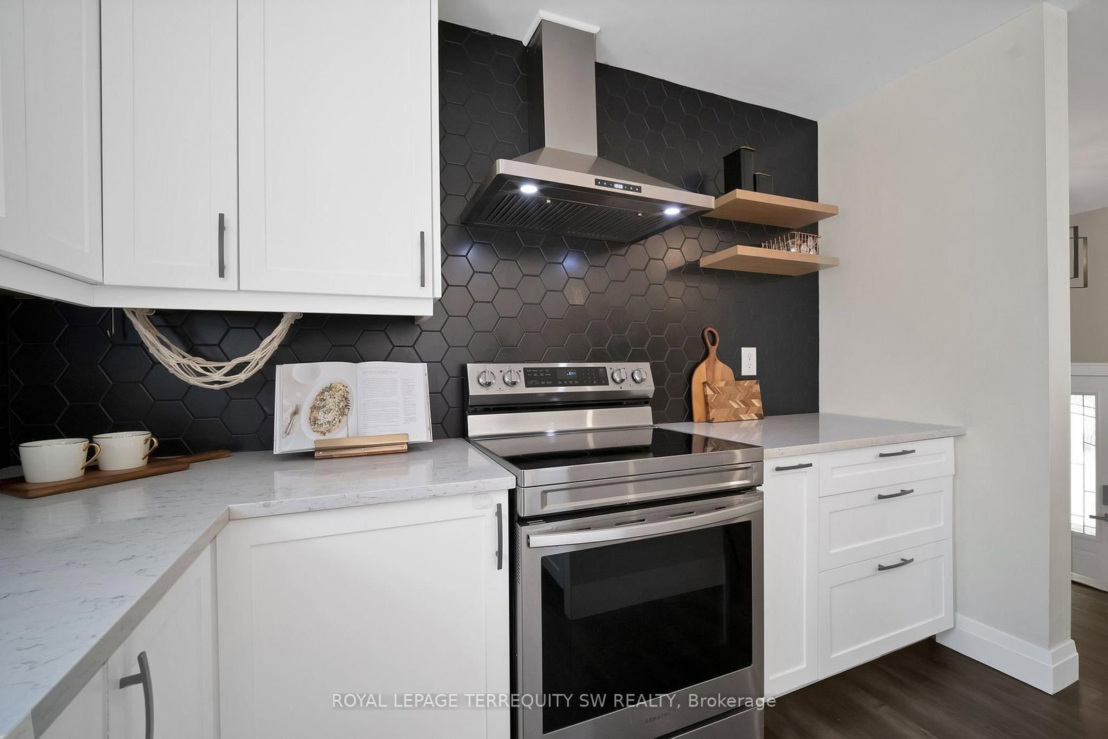 2249 Willard Avenue • Innisfil, ON photo 24