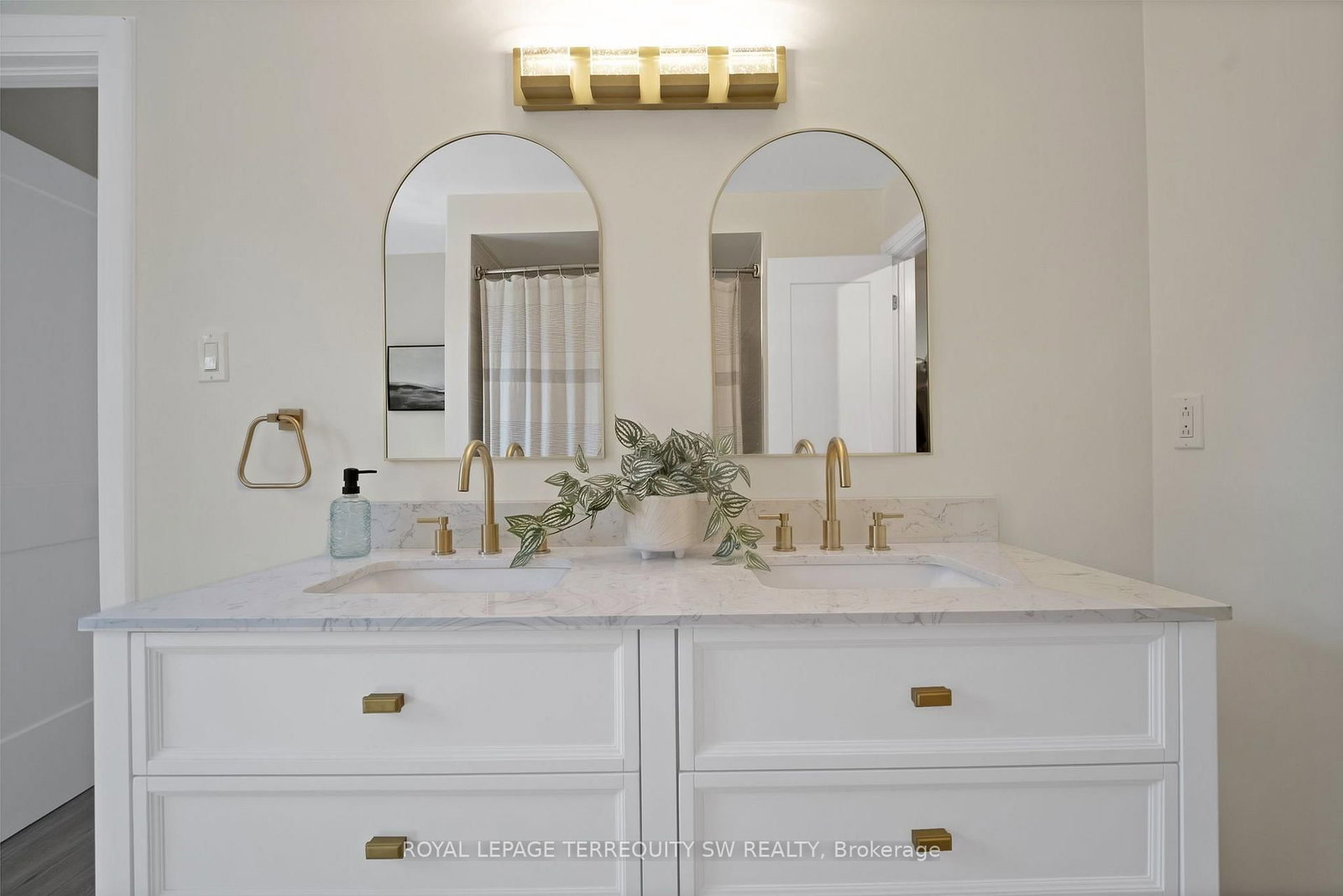 2249 Willard Avenue • Innisfil, ON photo 33