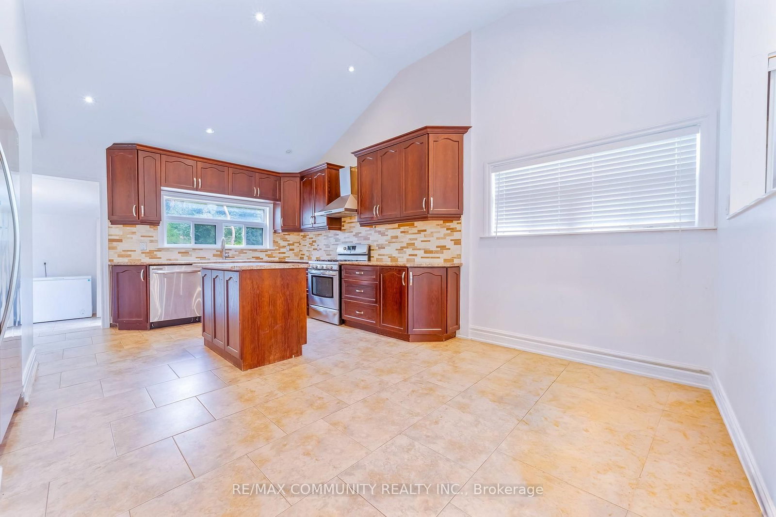 5154 Aurora Road • Whitchurch-Stouffville, ON photo 13