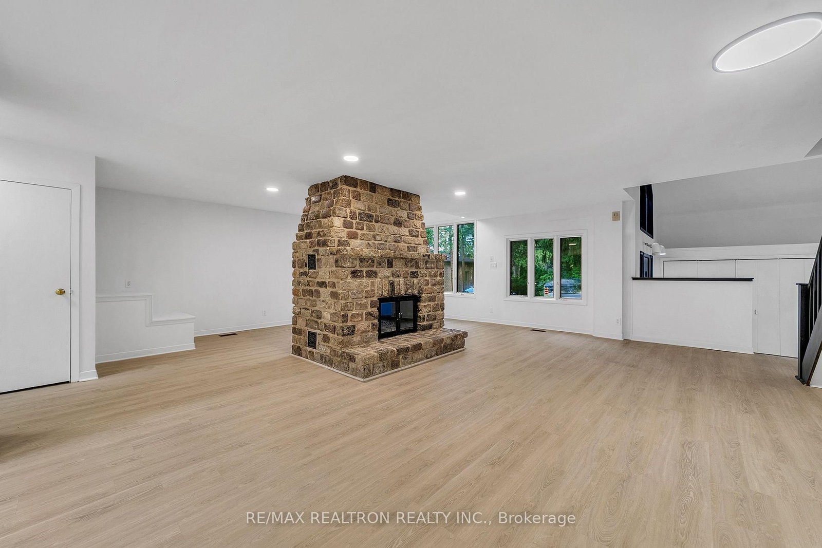 90 Proctor Avenue • Markham, ON photo 11