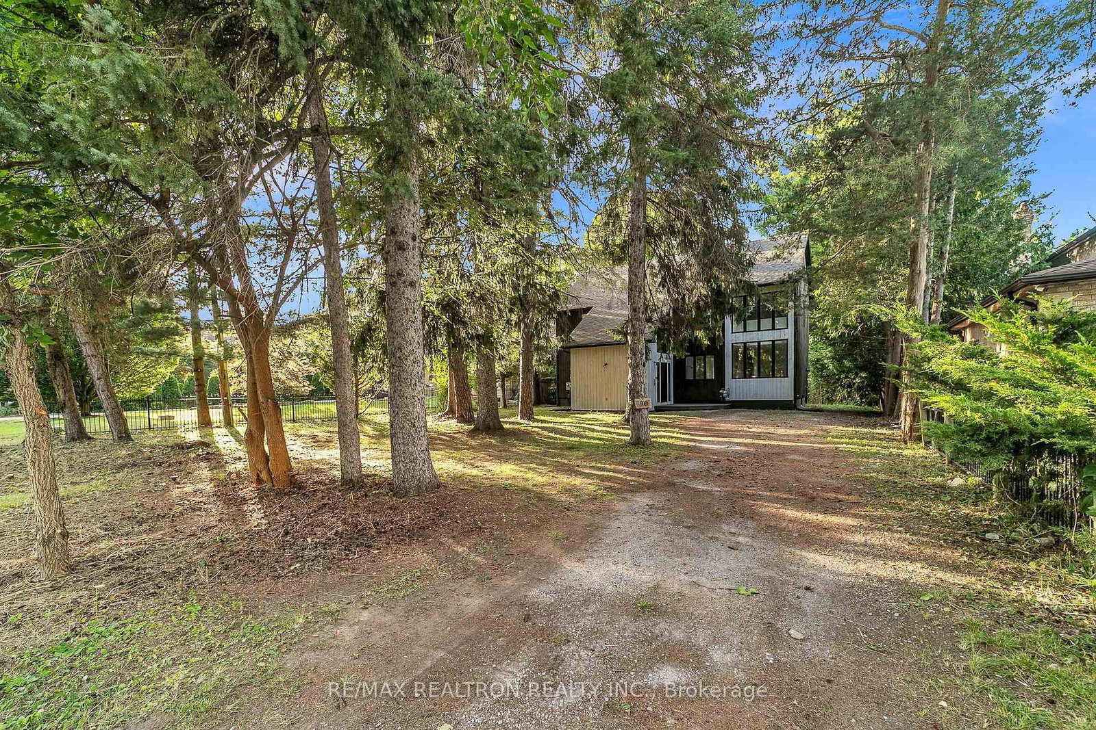 90 Proctor Avenue • Markham, ON photo 3