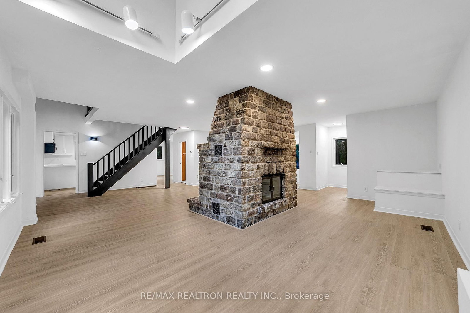 90 Proctor Avenue • Markham, ON photo 8