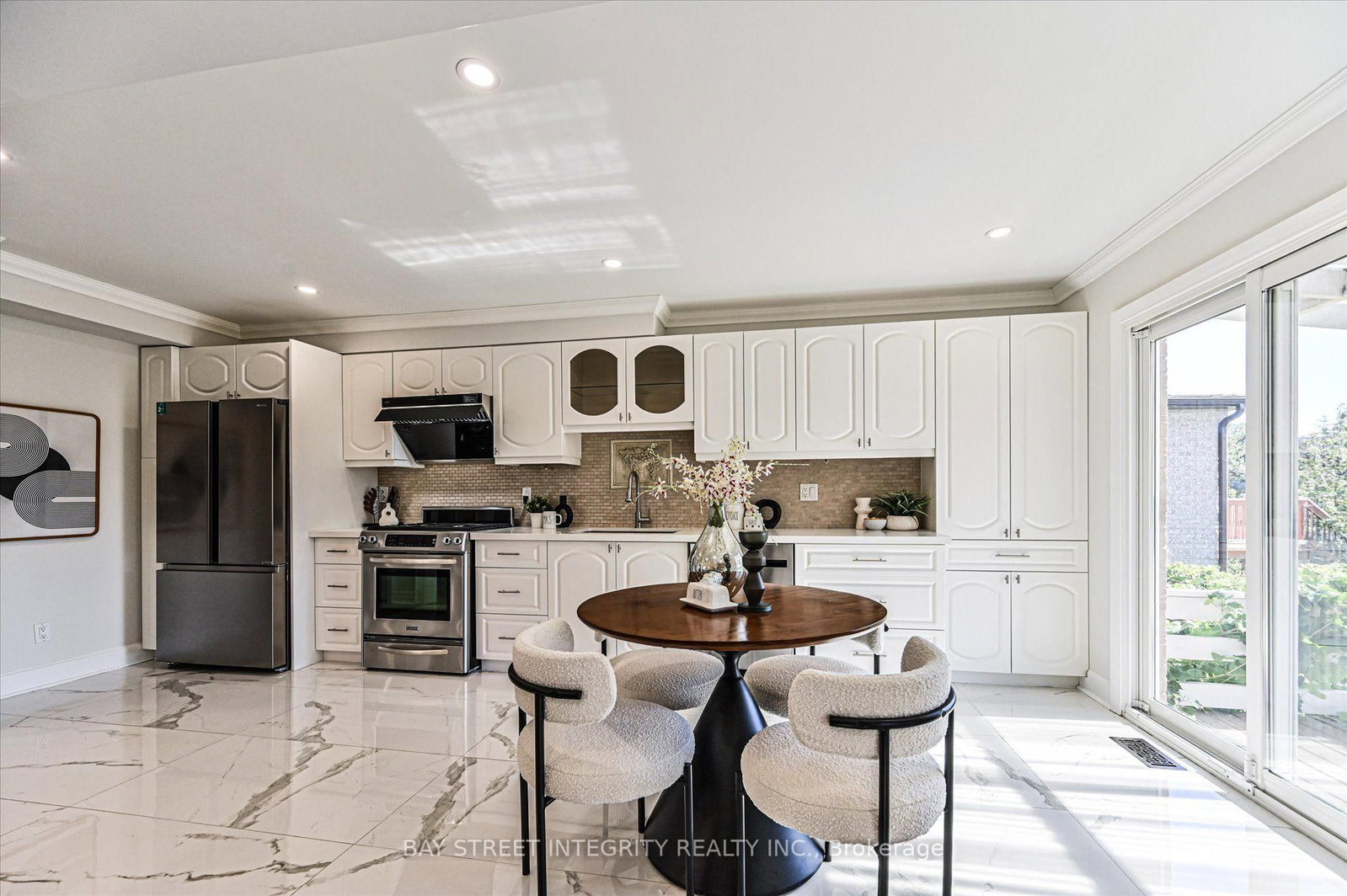 27 Samantha Circle • Richmond Hill, ON photo 11