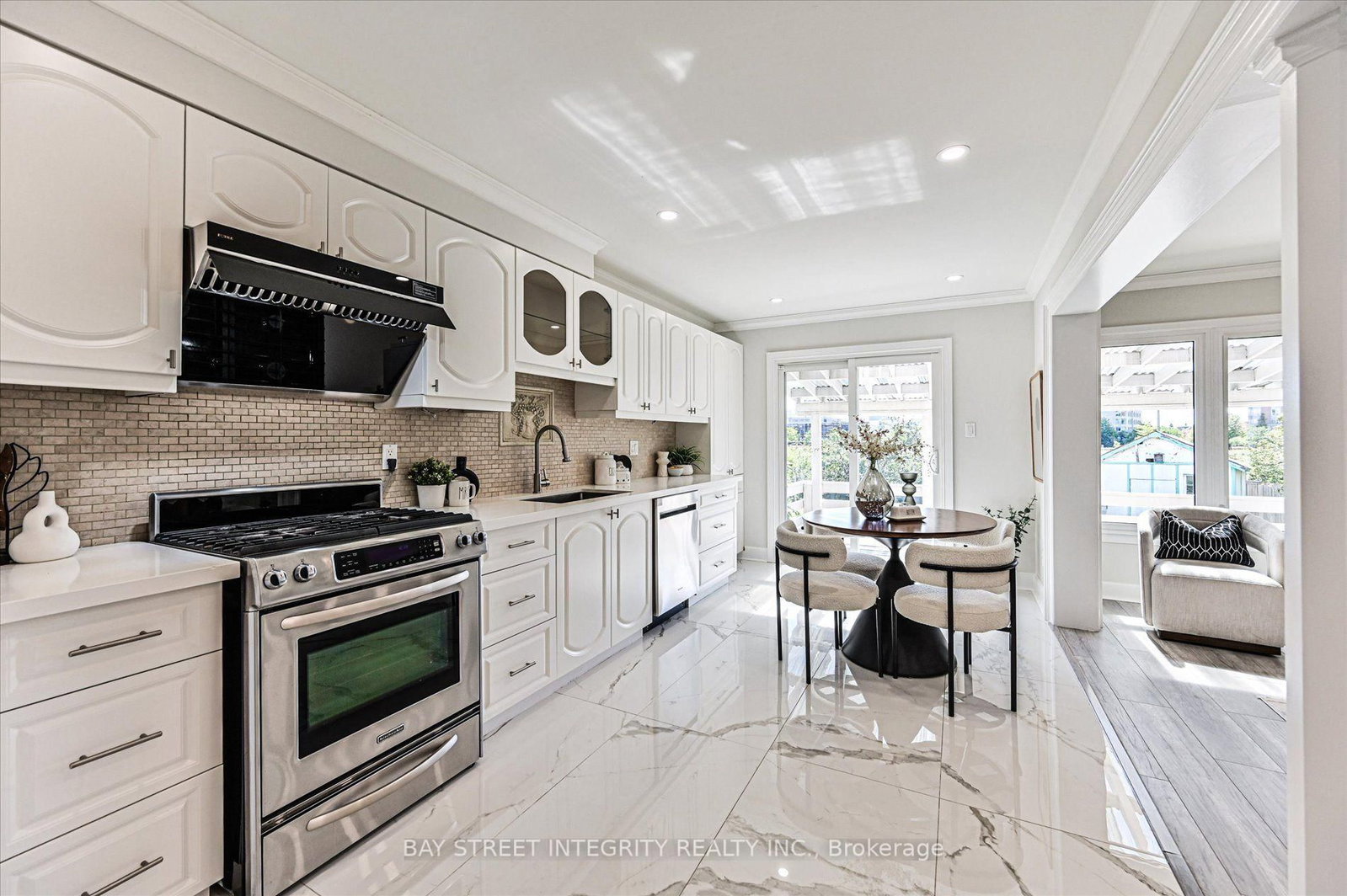 27 Samantha Circle • Richmond Hill, ON photo 14