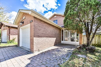 27 Samantha Circle • Richmond Hill, ON photo 3