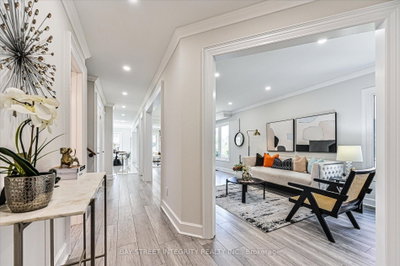 27 Samantha Circle • Richmond Hill, ON photo 4