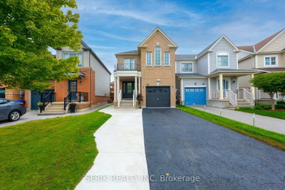 57 Liberty Crescent • Bradford West Gwillimbury, ON photo 2
