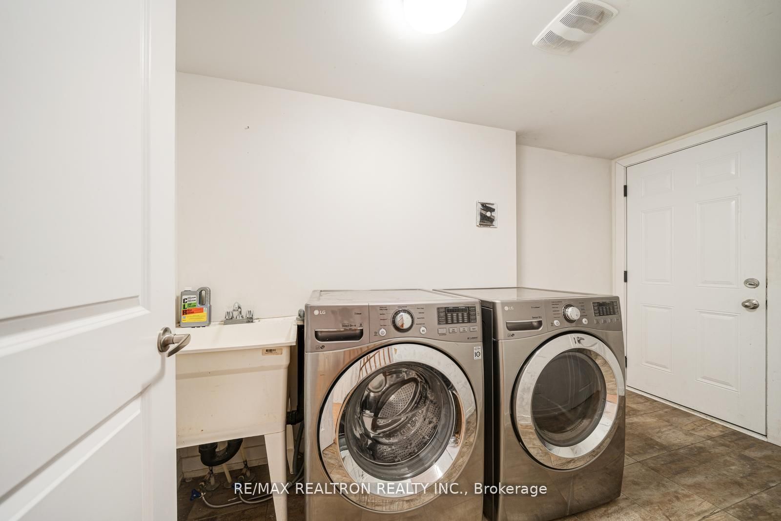 119 Cornell Rouge Boulevard • Markham, ON photo 8