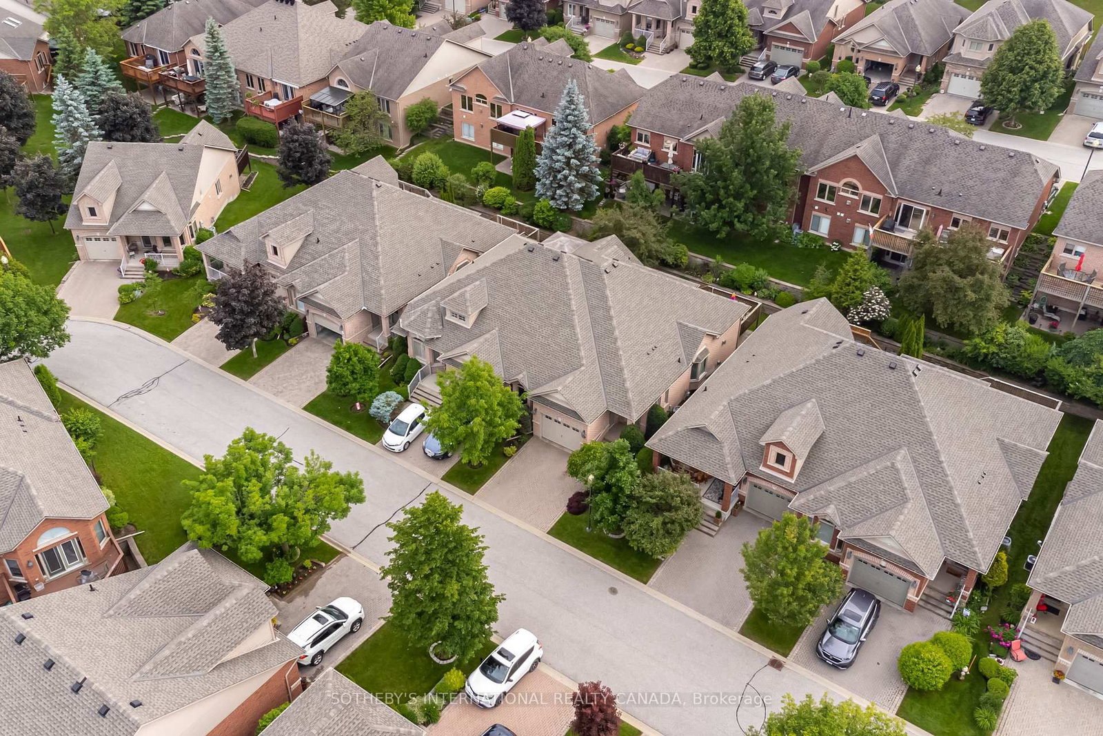 14 Artisan Lane • New Tecumseth, ON photo 4