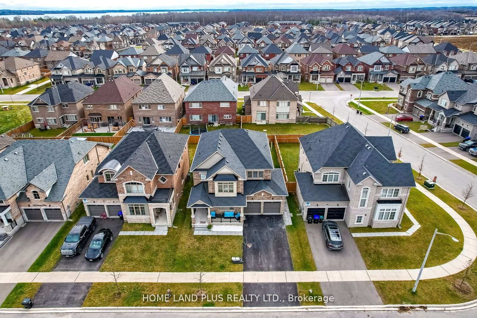 1798 Emberton Way • Innisfil, ON photo 4