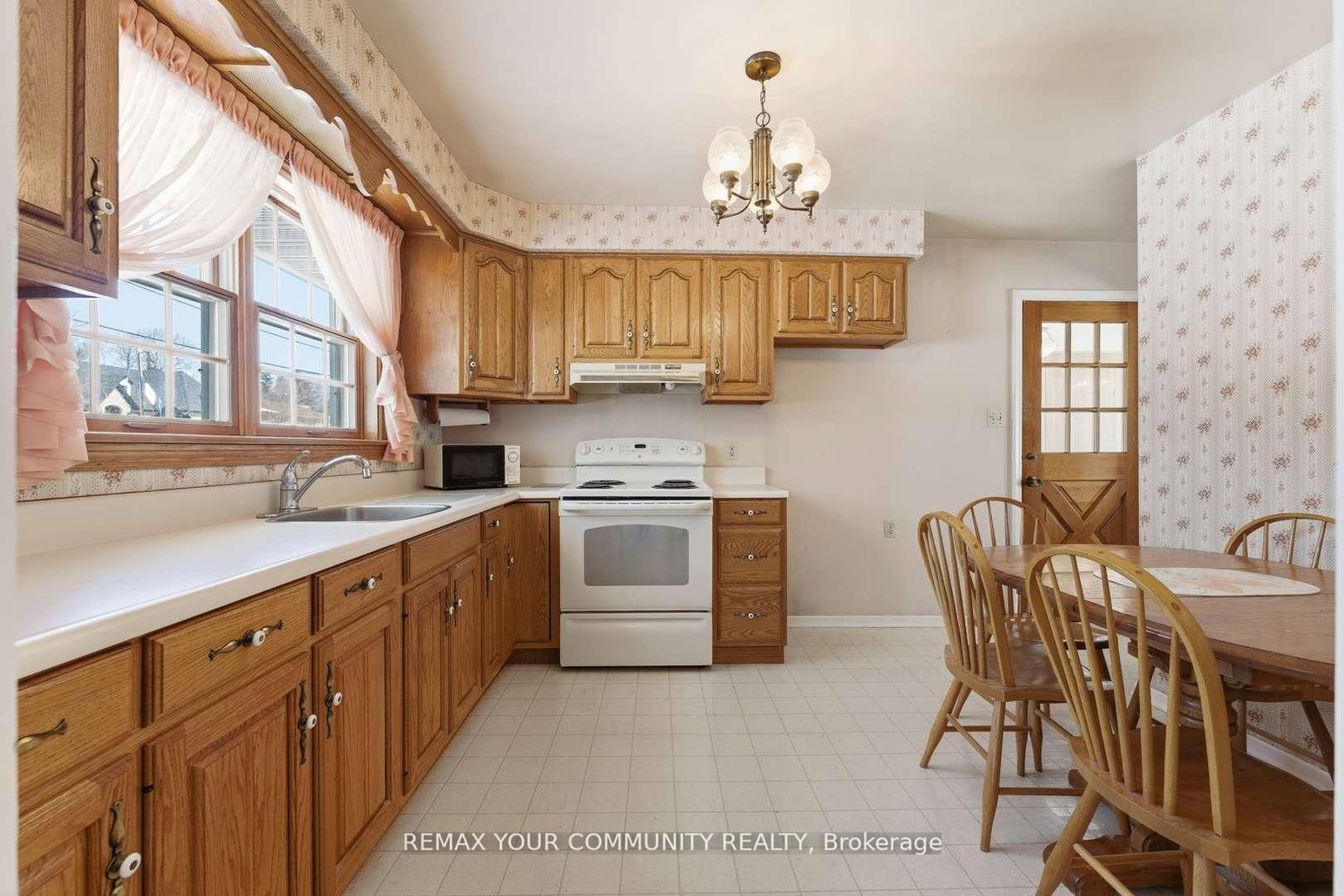29 Patricia Drive • King, ON photo 10