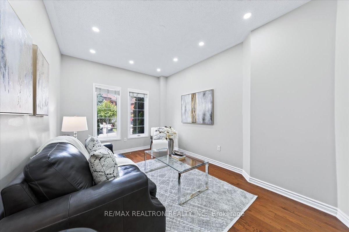 37 Lebovic Drive • Richmond Hill, ON photo 10