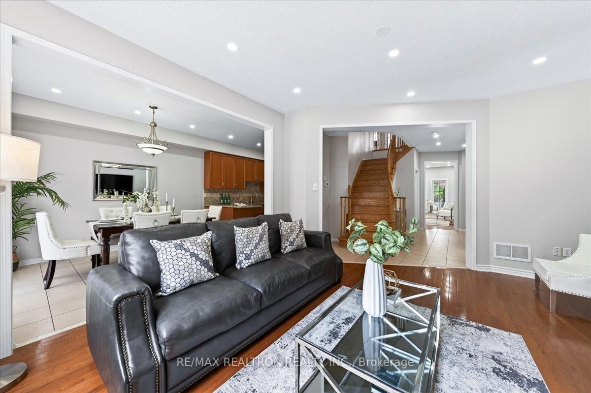 37 Lebovic Drive • Richmond Hill, ON photo 13