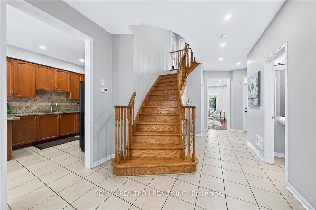 37 Lebovic Drive • Richmond Hill, ON photo 23