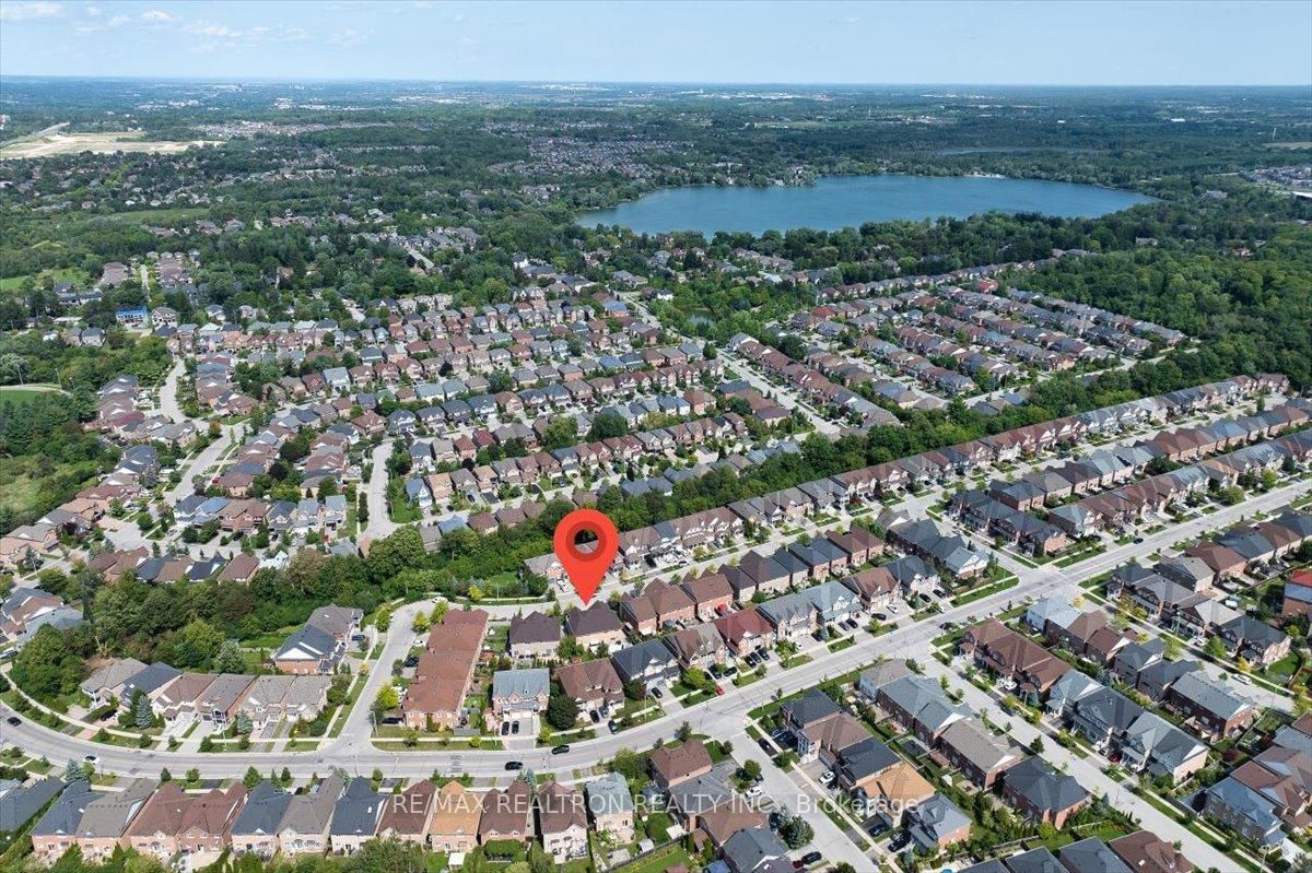 37 Lebovic Drive • Richmond Hill, ON photo 4