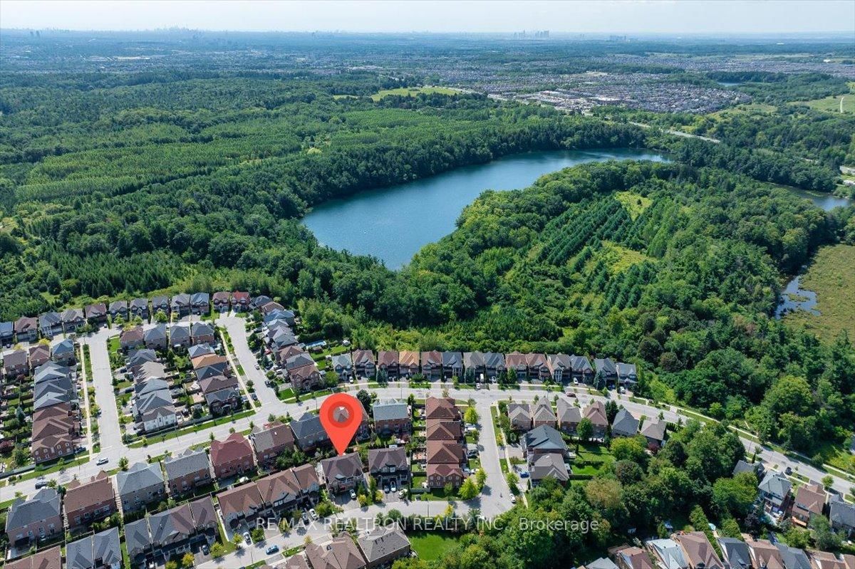 37 Lebovic Drive • Richmond Hill, ON photo 6