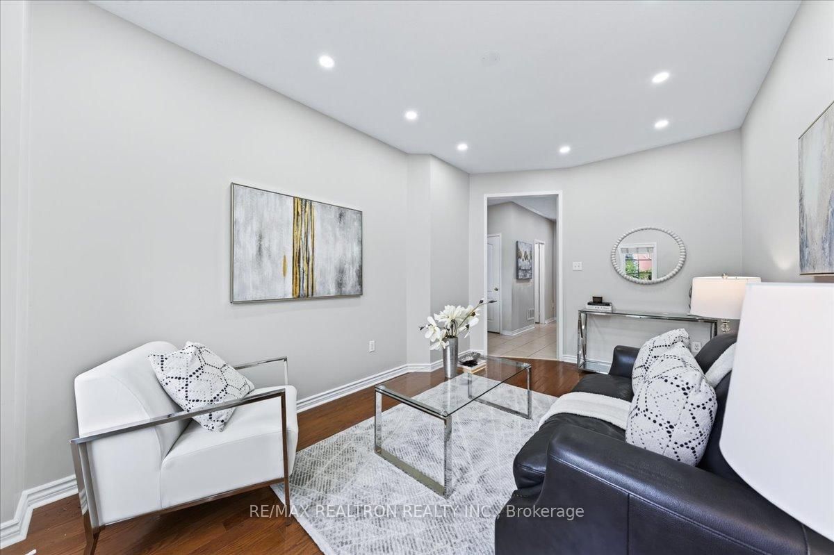 37 Lebovic Drive • Richmond Hill, ON photo 9