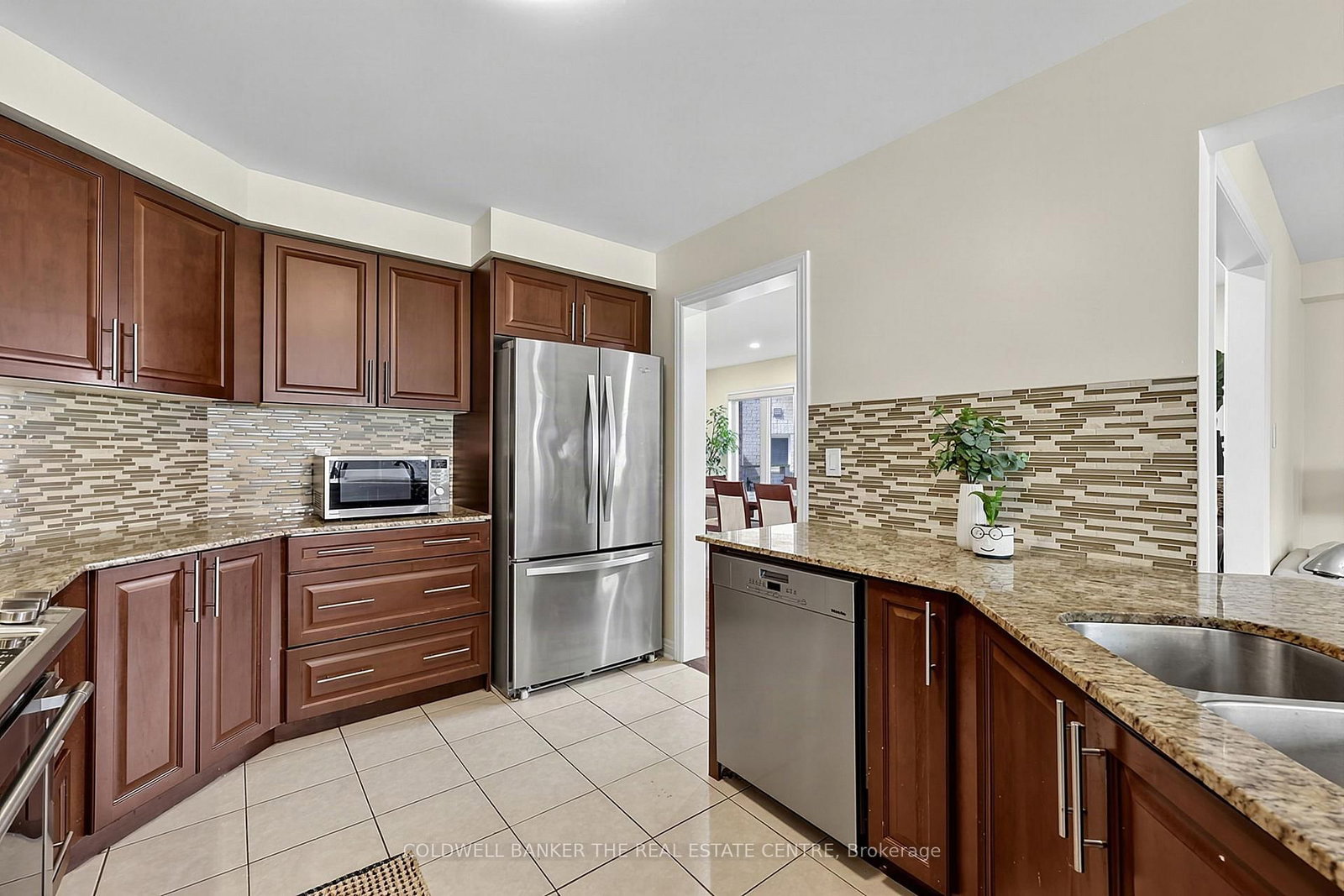 18 Herefordshire Crescent • Newmarket, ON photo 16