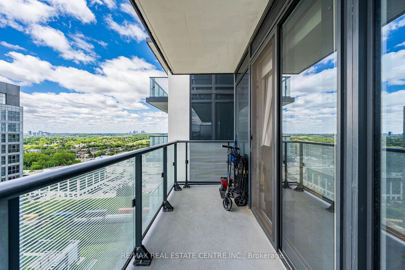 105 Oneida Crescent • #1909 • Richmond Hill, ON photo 11