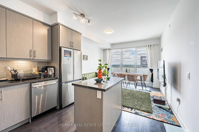105 Oneida Crescent • #1909 • Richmond Hill, ON photo 4